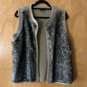 Ann Taylor Size Medium Beige Sweater Vest Open Front Faux Fur Cable Knit